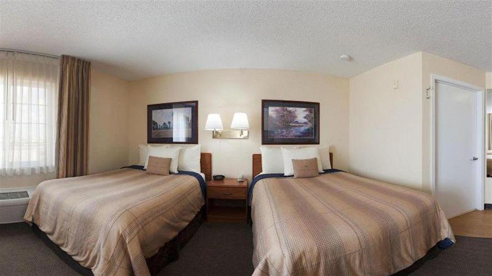 Mainstay Suites Emporia Exterior photo