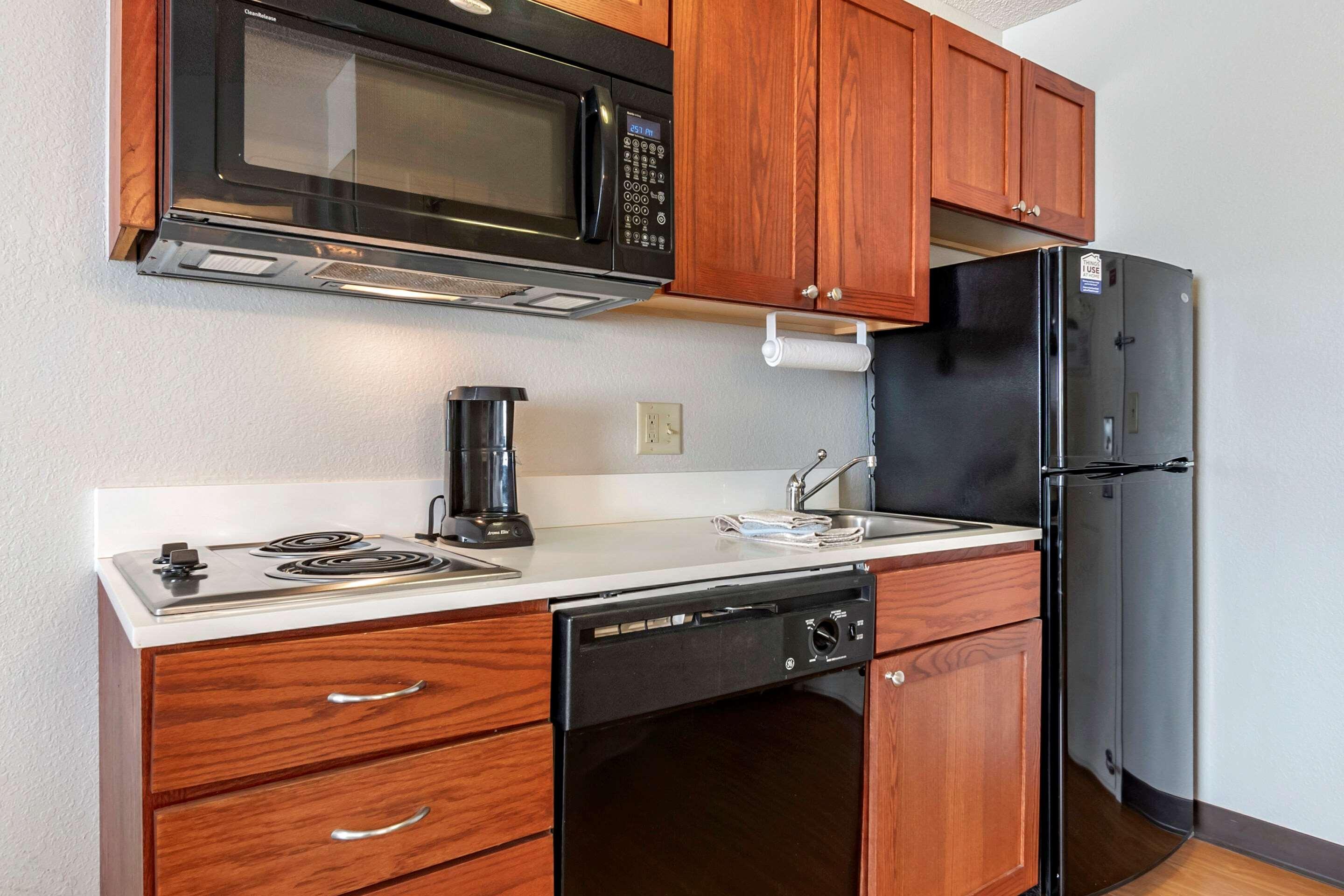 Mainstay Suites Emporia Exterior photo