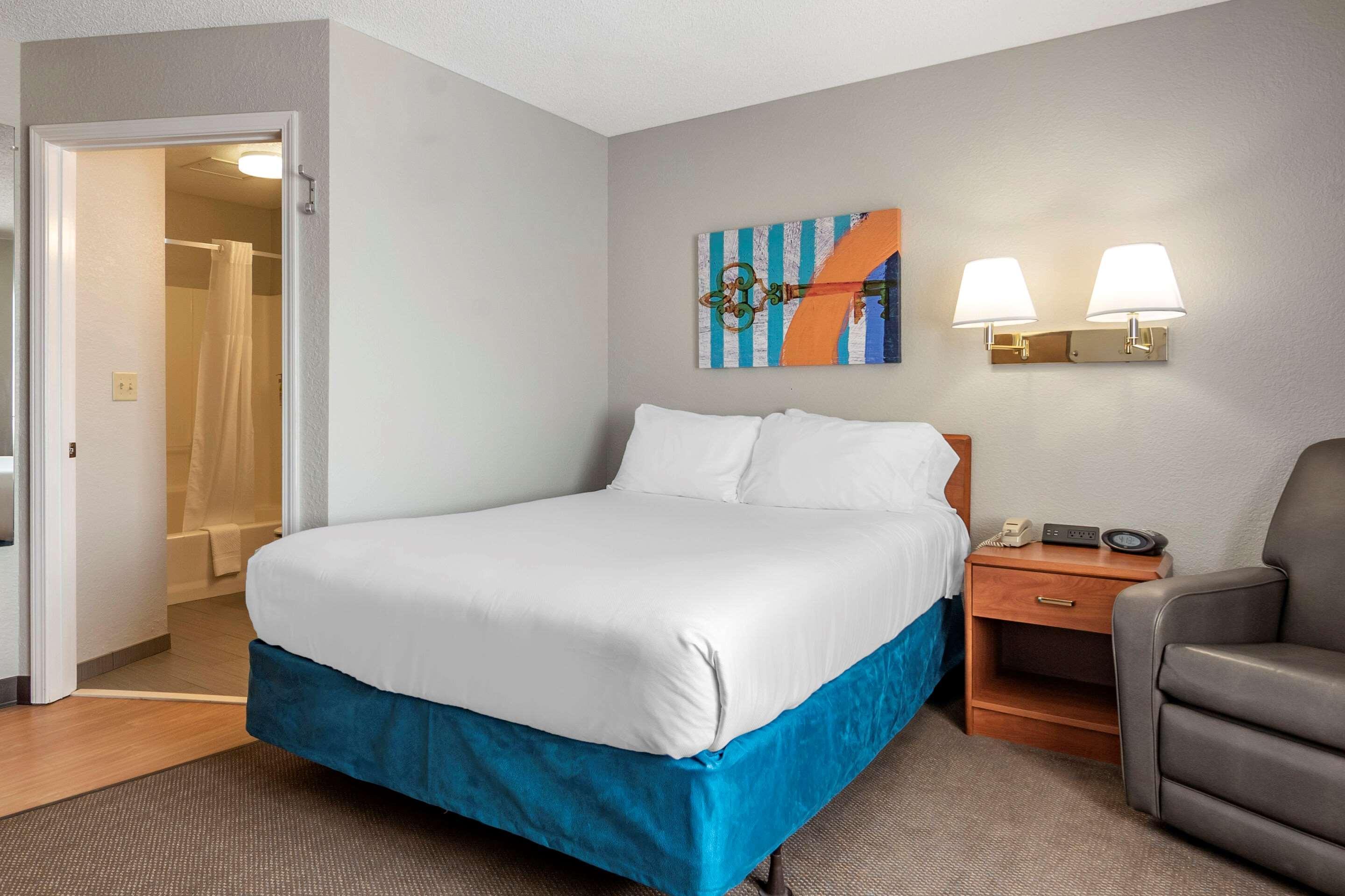 Mainstay Suites Emporia Exterior photo