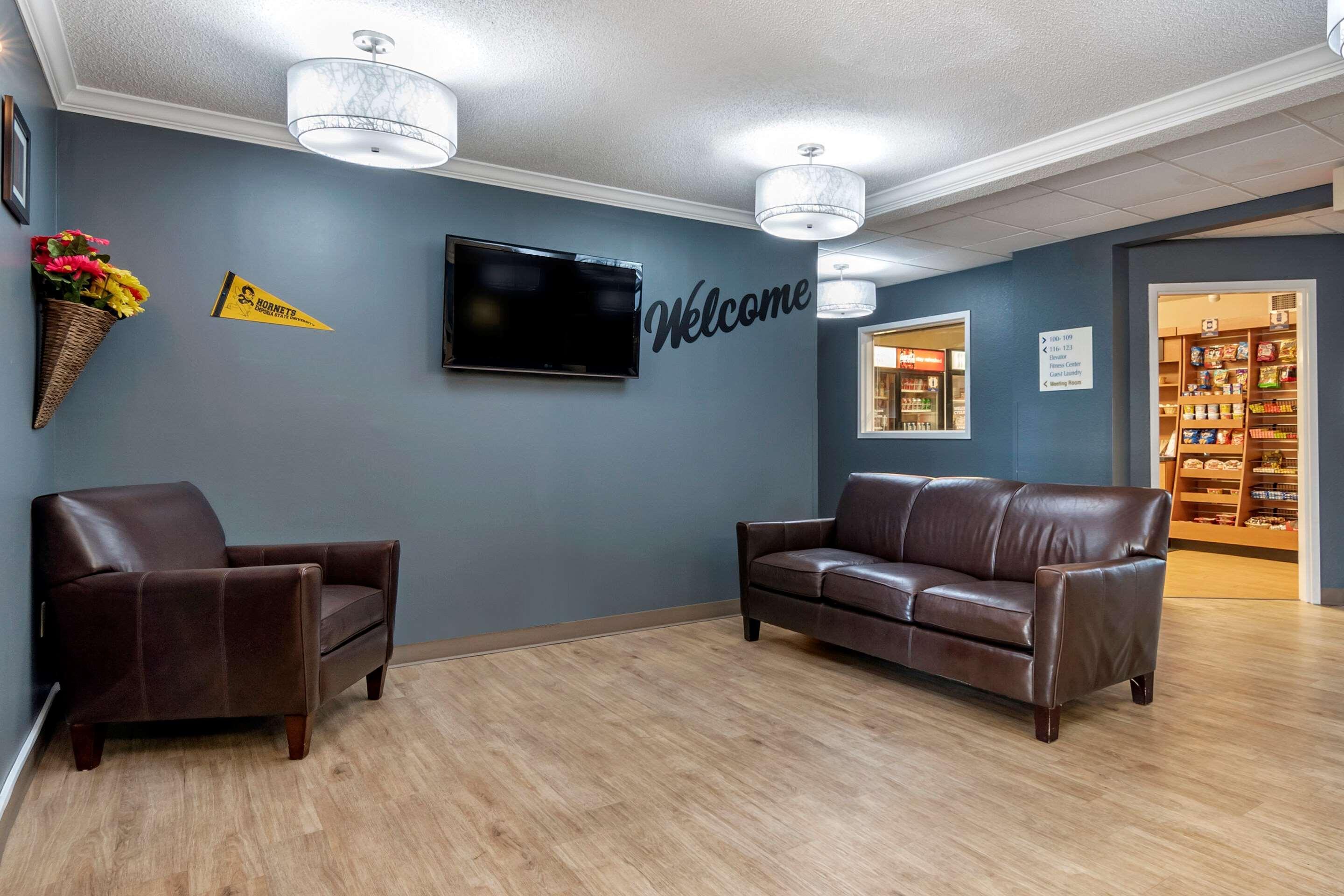 Mainstay Suites Emporia Exterior photo